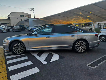 アウディ A8L