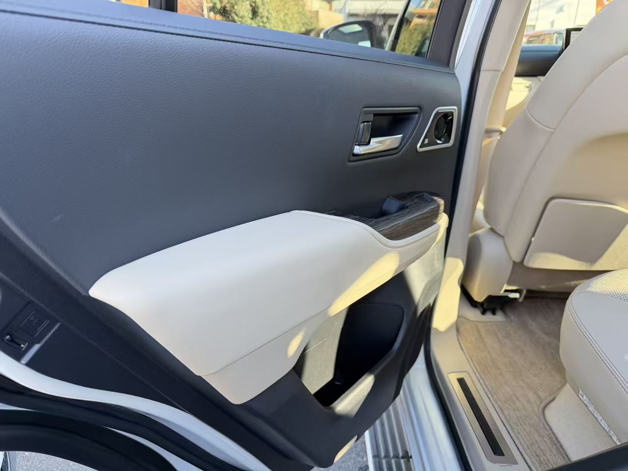 トヨタ ランドクルーザー300